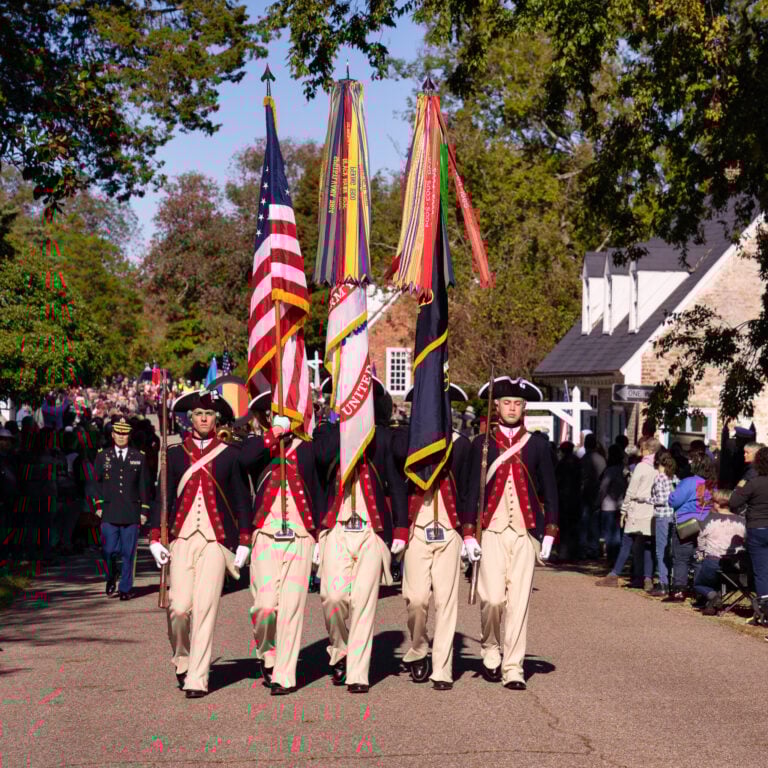 VA_YorktownVictoryParade-OldGuard_CreditMobilusinMobili_flickr_CC BY-SA 2.0– Yorktown Victory Parade; Credit MobilusinMobili, CC BY- SA 2.0