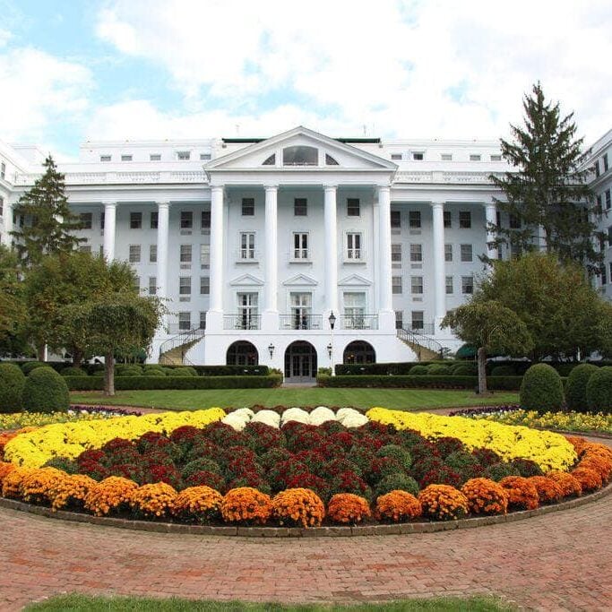 WV_Greenbrier-exterior-autumn_GreenbrierResort– Greenbrier Resort
